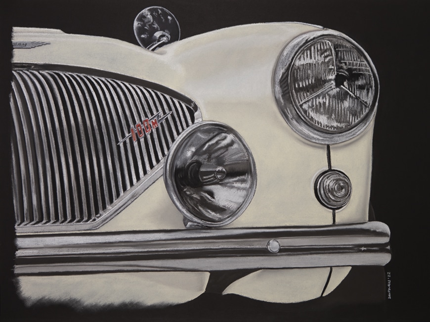 Detall del frontal d'un Austin Healey pintat amb pastels sobre paper negre